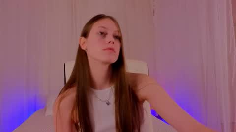 Molly online show from October 2025 09:22:01 PM