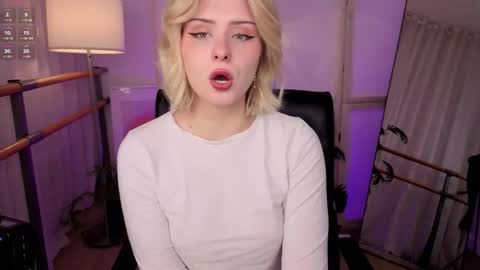 Snapshot of mol_l_y chatting on February 2026 03:34:02 PM Molly online show from February 2026 03:34:02 PM