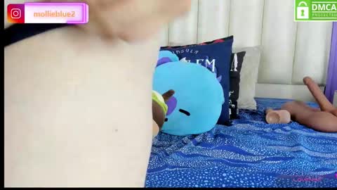 Snapshot of molliebue1 chatting on December 2024 04:38:02 PM Hey Guys Im Mollie online show from December 2024 04:38:02 PM