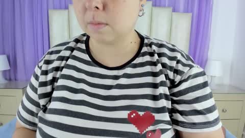 Snapshot of molliebue1 chatting on December 2024 12:22:01 PM Hey Guys Im Mollie online show from December 2024 12:22:01 PM