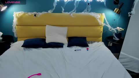 Molly  online show from October 2025 01:34:02 PM