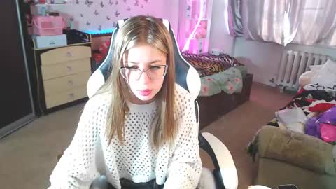 Snapshot of molly_barbie chatting on March 2025 04:41:02 AM Molly Prvt is open online show from March 2025 04:41:02 AM