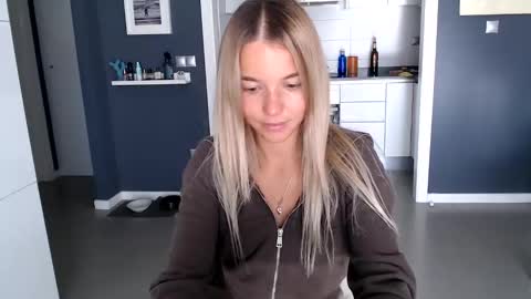 Molly online show from December 2024 01:33:01 PM