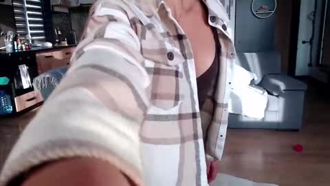 Molly online show from November 2025 11:20:01 AM