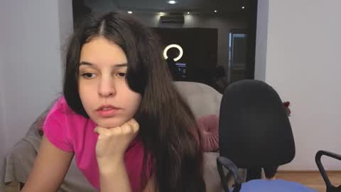 Molly Owens online show from October 2025 06:33:01 AM
