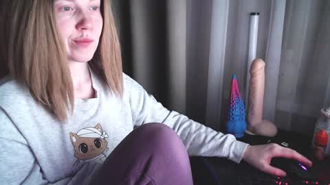 I have new photos come and see with love Molly online show from February 2025 12:33:01 AM