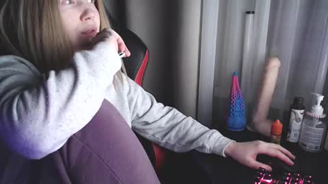 I have new photos come and see with love Molly online show from February 2025 09:25:02 PM