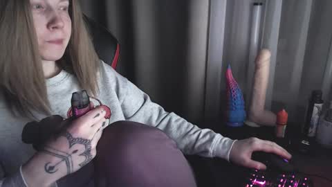 I have new photos come and see with love Molly online show from February 2025 11:51:02 PM