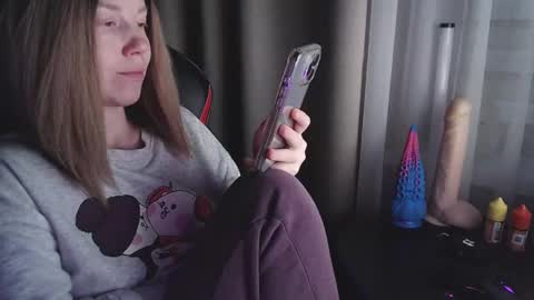 I have new photos come and see with love Molly online show from February 2025 05:37:02 AM