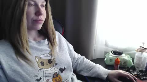 I have new photos come and see with love Molly online show from October 2025 08:56:01 AM