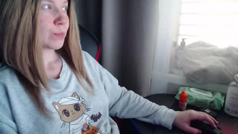 I have new photos come and see with love Molly online show from October 2025 10:06:01 AM