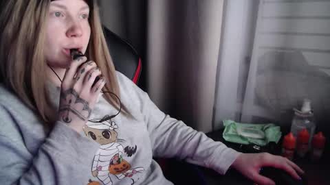 I have new photos come and see with love Molly online show from November 2025 12:53:01 PM