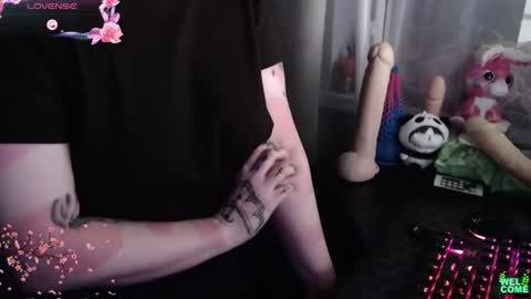 I have new photos come and see with love Molly online show from June 2026 02:25:01 AM