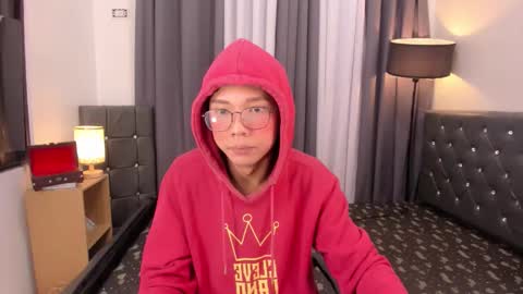 molly online show from December 2025 08:49:02 PM