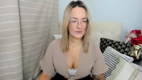 MollyCrazy online show from September 2025 12:30:01 PM