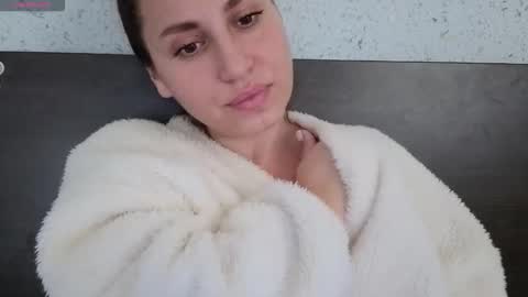 Nica    follow me   online show from November 2025 10:37:02 AM