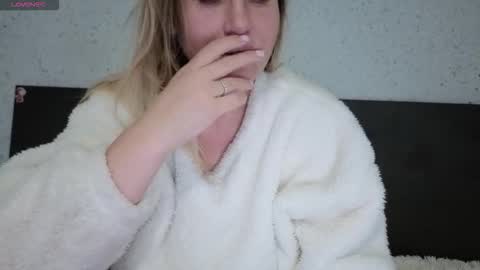 Nica    follow me   online show from November 2025 02:16:01 PM