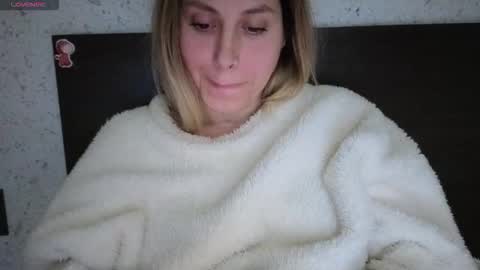 Nica    follow me   online show from November 2025 03:44:02 PM