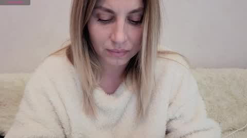 Nica    follow me   online show from January 2026 08:10:02 PM