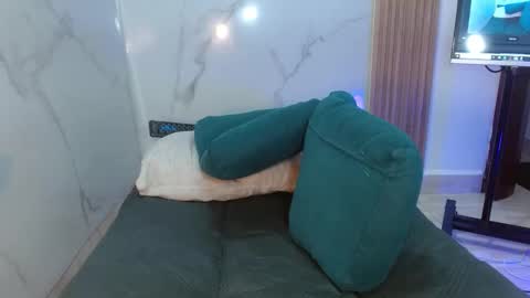  MOLLY  GUNSG online show from December 2025 10:26:02 PM