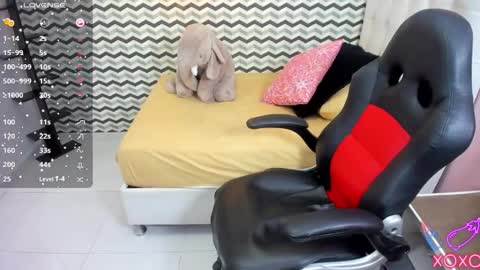 MOLLY online show from November 2025 07:13:02 PM