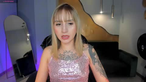 Molly Sunders online show from May 2026 08:27:01 PM