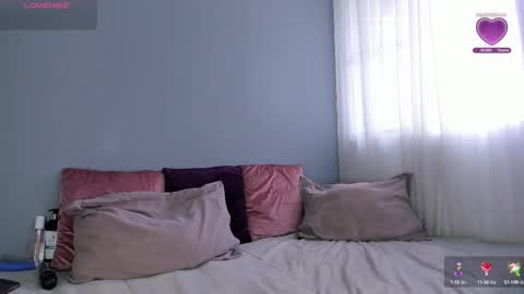 Molly online show from October 2025 07:23:02 PM