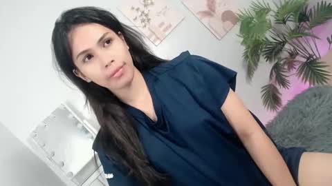 MOMIKHEM online show from October 2025 07:23:01 AM