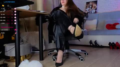 mommy_goddess online show from November 2025 03:33:01 PM