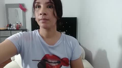 Snapshot of mommy_sexy2 chatting on December 2024 08:10:02 AM zarai online show from December 2024 08:10:02 AM