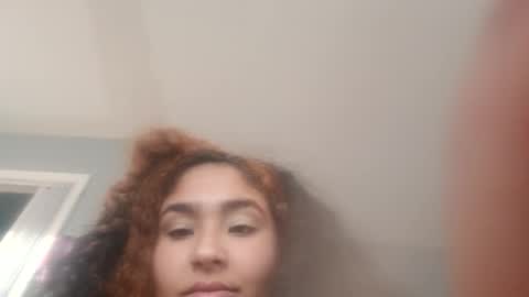 Snapshot of mommybubbles chatting on December 2024 08:18:01 PM Mommy bubbles online show from December 2024 08:18:01 PM