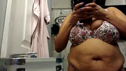 Snapshot of mommybubbles chatting on January 2025 12:16:02 AM Mommy bubbles online show from January 2025 12:16:02 AM