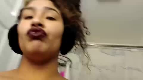 Snapshot of mommybubbles chatting on January 2025 02:58:02 PM Mommy bubbles online show from January 2025 02:58:02 PM