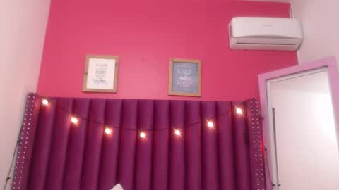 Daphne  online show from February 2025 06:37:01 AM