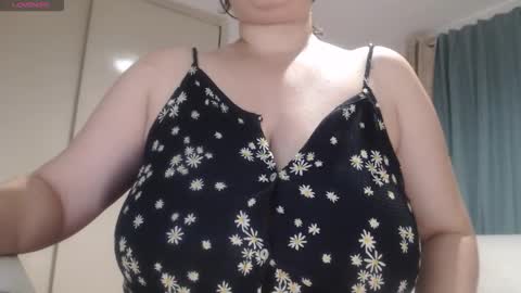 Daphne  online show from November 2025 09:43:02 PM