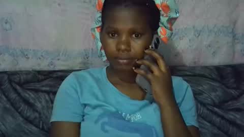 Snapshot of momsdoll chatting on April 2026 02:52:02 PM momsdoll online show from April 2026 02:52:02 PM