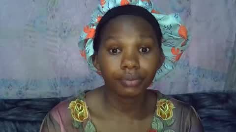 Snapshot of momsdoll chatting on April 2026 05:16:02 AM momsdoll online show from April 2026 05:16:02 AM