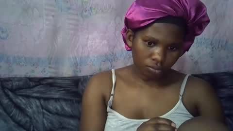 Snapshot of momsdoll chatting on May 2026 09:58:02 AM momsdoll online show from May 2026 09:58:02 AM
