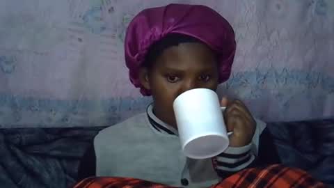 Snapshot of momsdoll chatting on May 2026 05:34:02 AM momsdoll online show from May 2026 05:34:02 AM