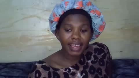 Snapshot of momsdoll chatting on May 2026 05:24:01 AM momsdoll online show from May 2026 05:24:01 AM