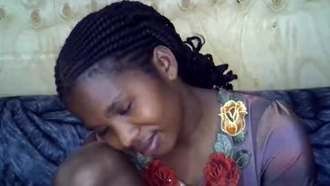 Snapshot of momsdoll chatting on May 2026 08:21:01 AM momsdoll online show from May 2026 08:21:01 AM