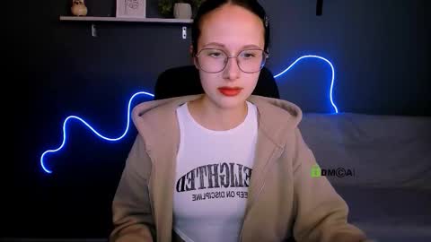 Mona  online show from September 2025 07:39:02 PM