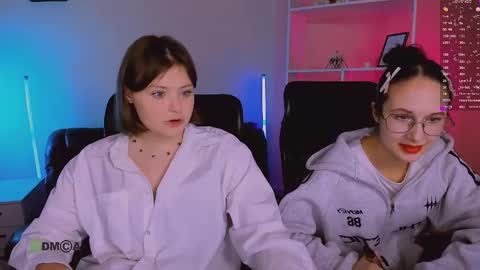 Mona  online show from November 2025 08:32:01 PM