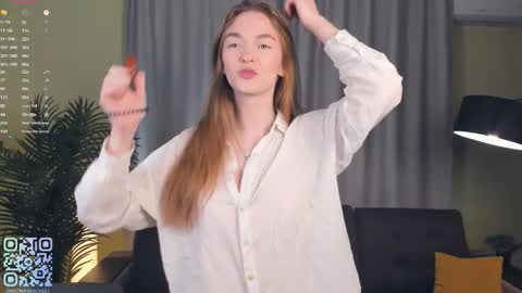 Snapshot of monabrickell chatting on September 2025 05:04:01 PM Mona online show from September 2025 05:04:01 PM