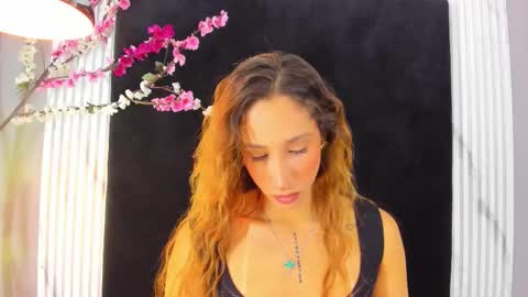 MONIK FOX online show from November 2025 07:40:03 PM