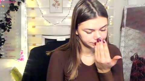 Monika online show from November 2025 01:10:02 PM