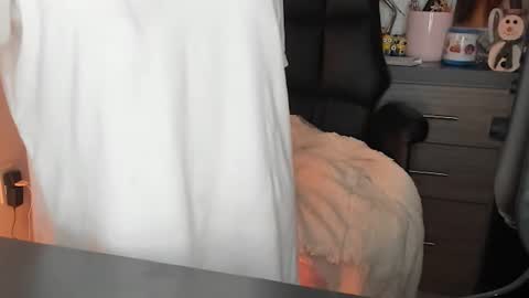 Monilee online show from October 2025 10:04:01 AM