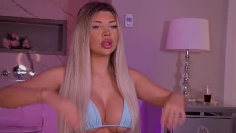 Moni online show from September 2025 03:33:02 AM