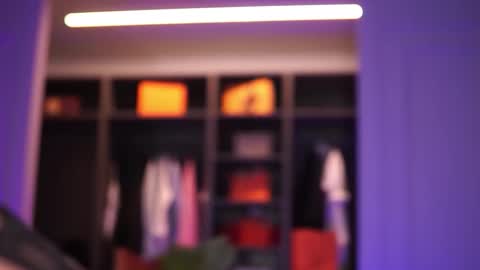 Moni online show from October 2025 03:48:02 AM