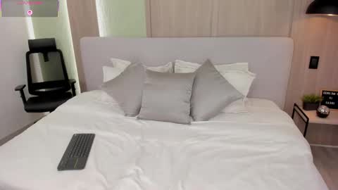 Monique  online show from February 2026 10:50:01 PM